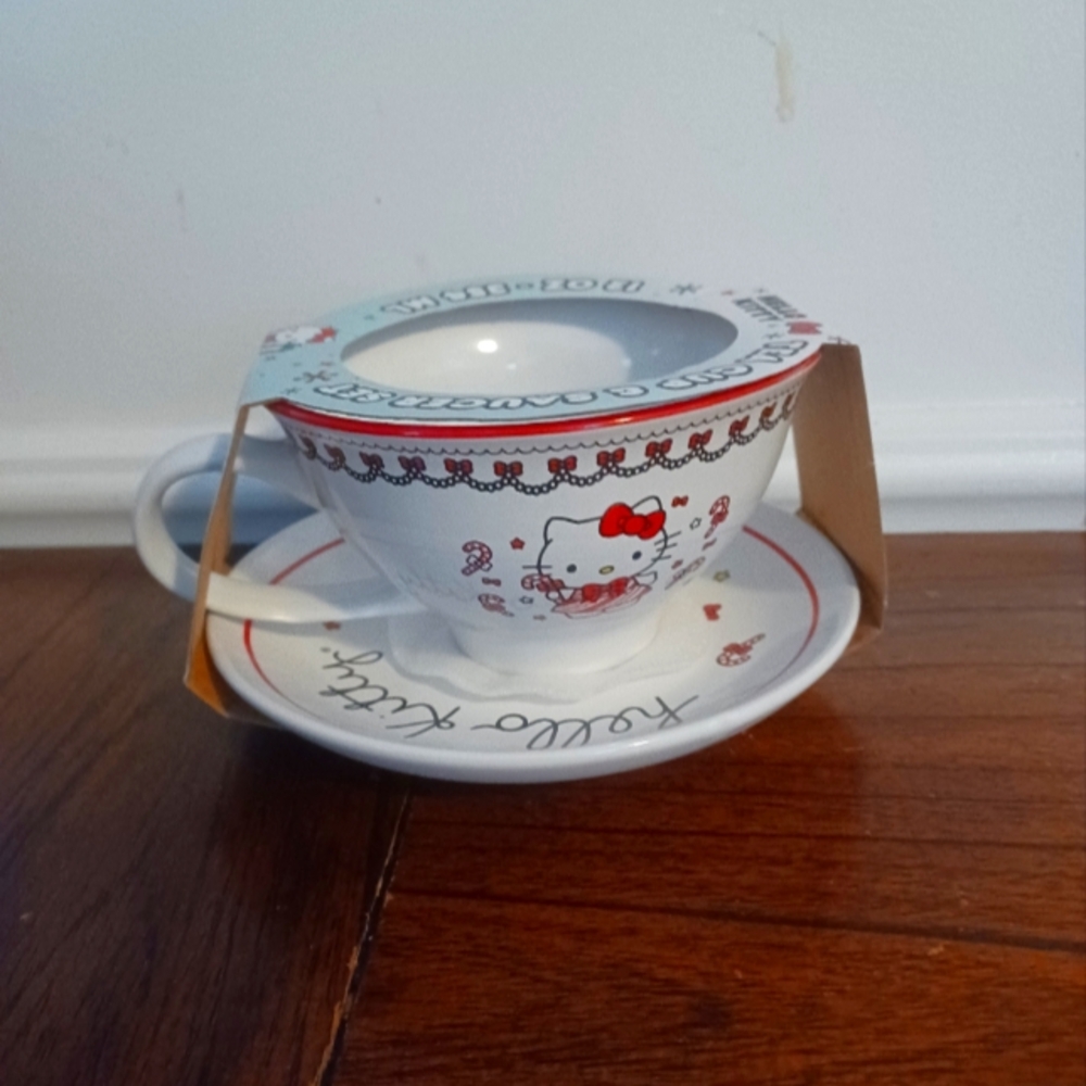 Hello kitty x Christmas ceramic tea cup & saucer set BNWT VHTF RARE